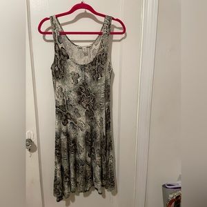 American Rag Cie -size M green brown & off white snack print short sleeve dress